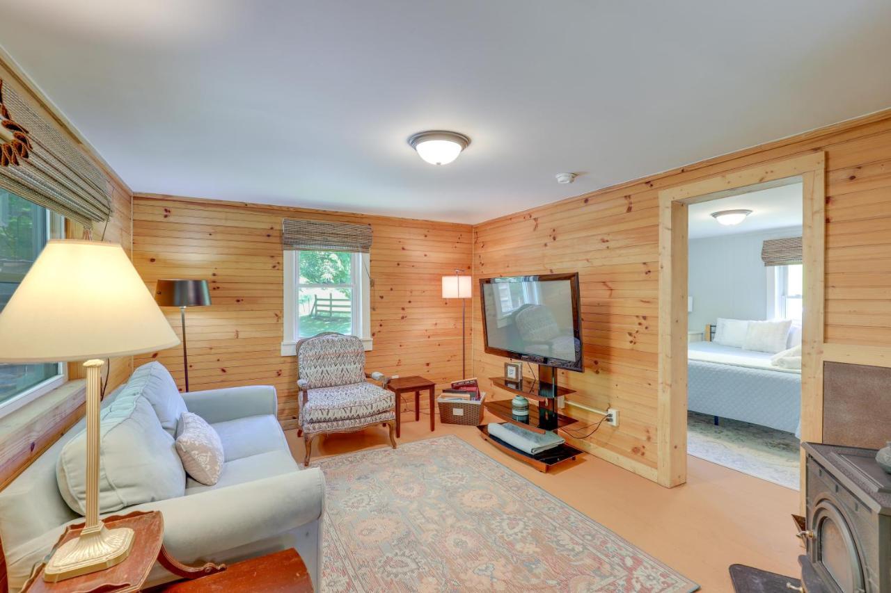 Secluded Marshall Cottage Hot Tub And Mountain View Exterior photo