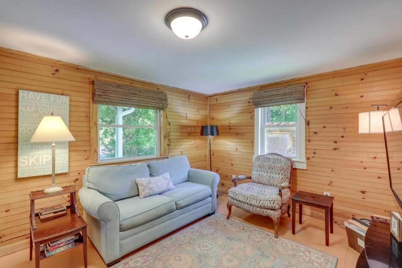 Secluded Marshall Cottage Hot Tub And Mountain View Exterior photo