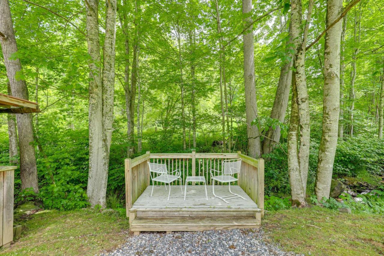 Secluded Marshall Cottage Hot Tub And Mountain View Exterior photo