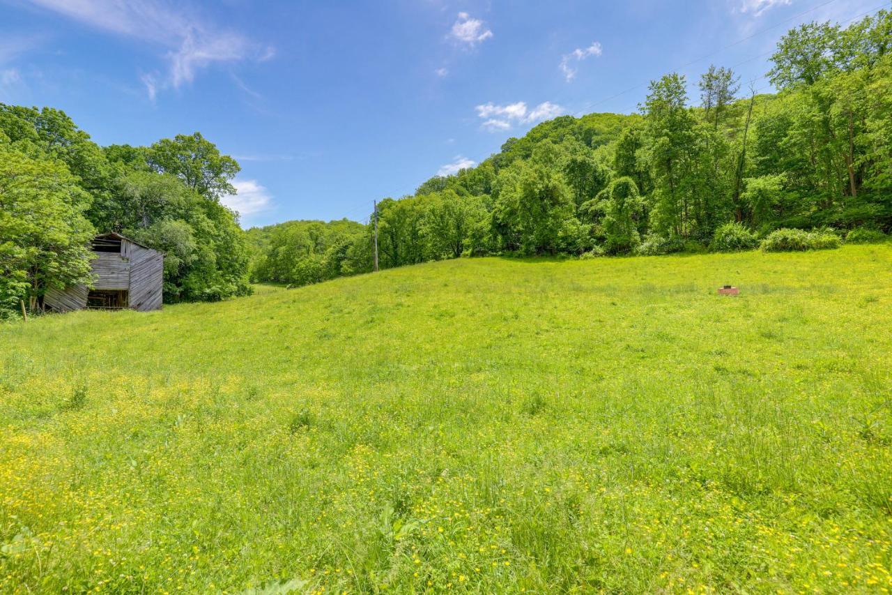 Secluded Marshall Cottage Hot Tub And Mountain View Exterior photo