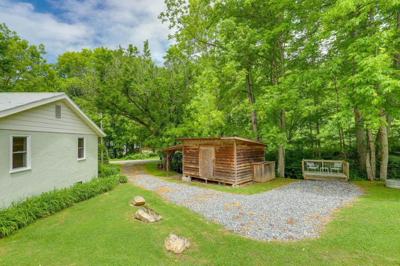 Secluded Marshall Cottage Hot Tub And Mountain View Exterior photo